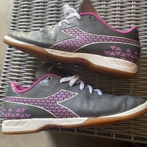 Size 6 Pink and Grey Diadora Indoor Burst Running Shoe